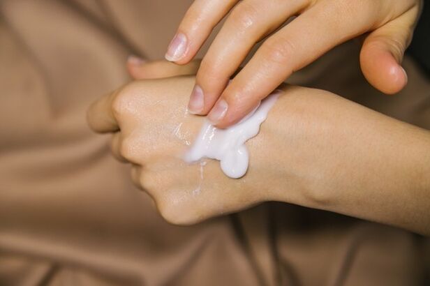 applicare farmaci antiparassitari sulla pelle